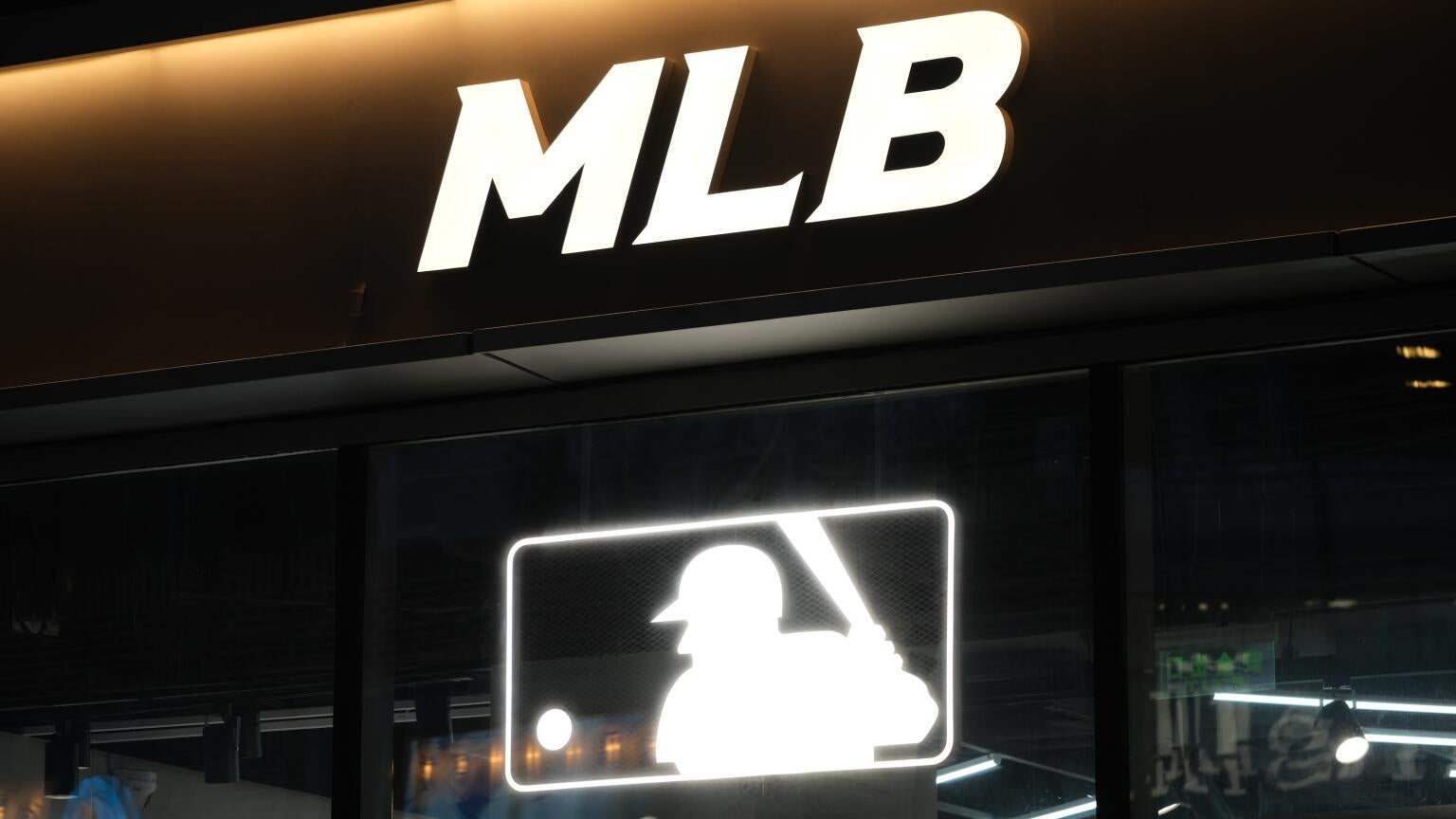 Six MLB teams will take their games off FanDuel Sports Network channels in 2026.