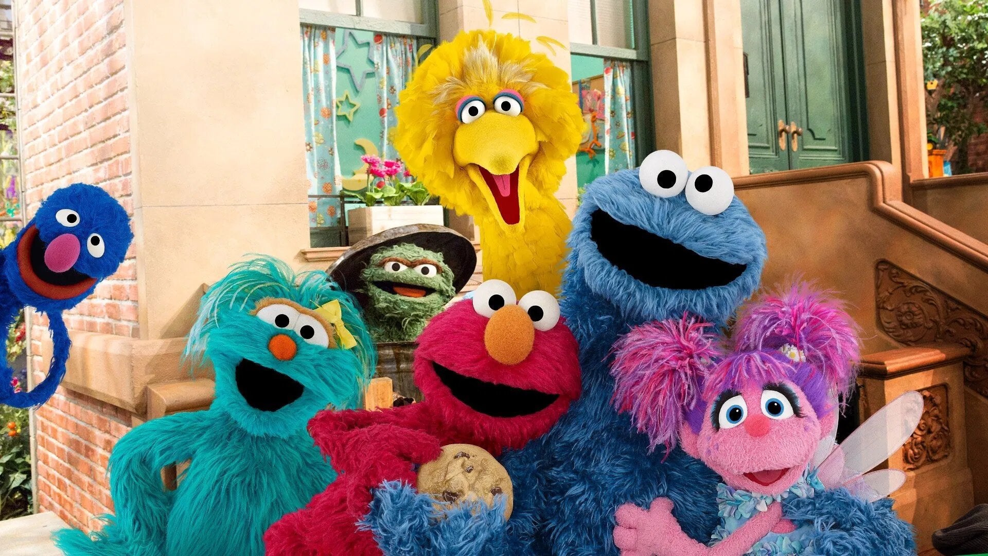 YouTube is getting a large library of Sesame Steet titles.